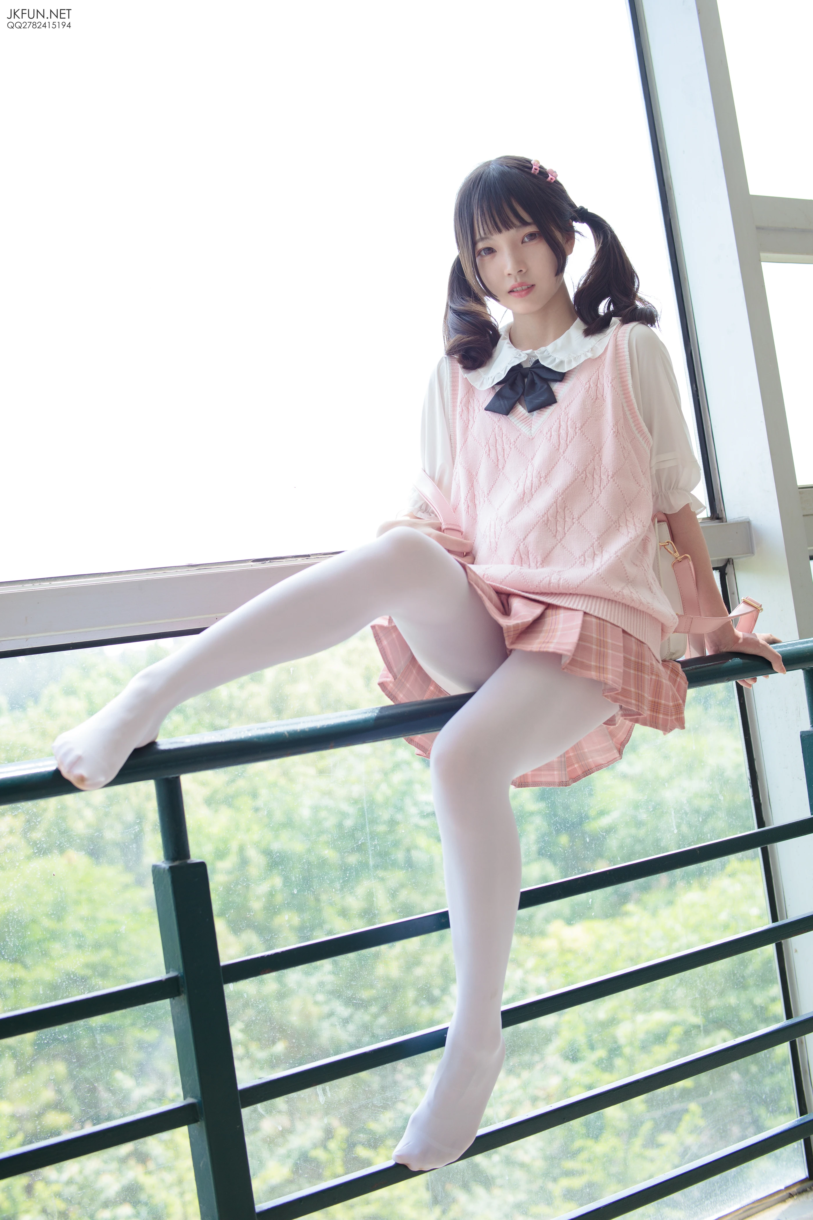 森萝财团 [JKFUN-007] 默陌 80D白丝 [126P 1V]插图5